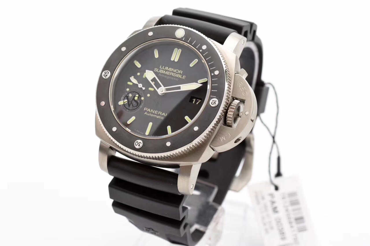 Luminor Submersible 1950 Amagnetic 3 Days Automatic Titanium with Black Dial and Black Rubber Strap (47mm)