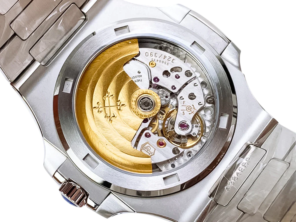 Nautilus Stainless Steel with Green Dial and Diamond Bezel (40mm)