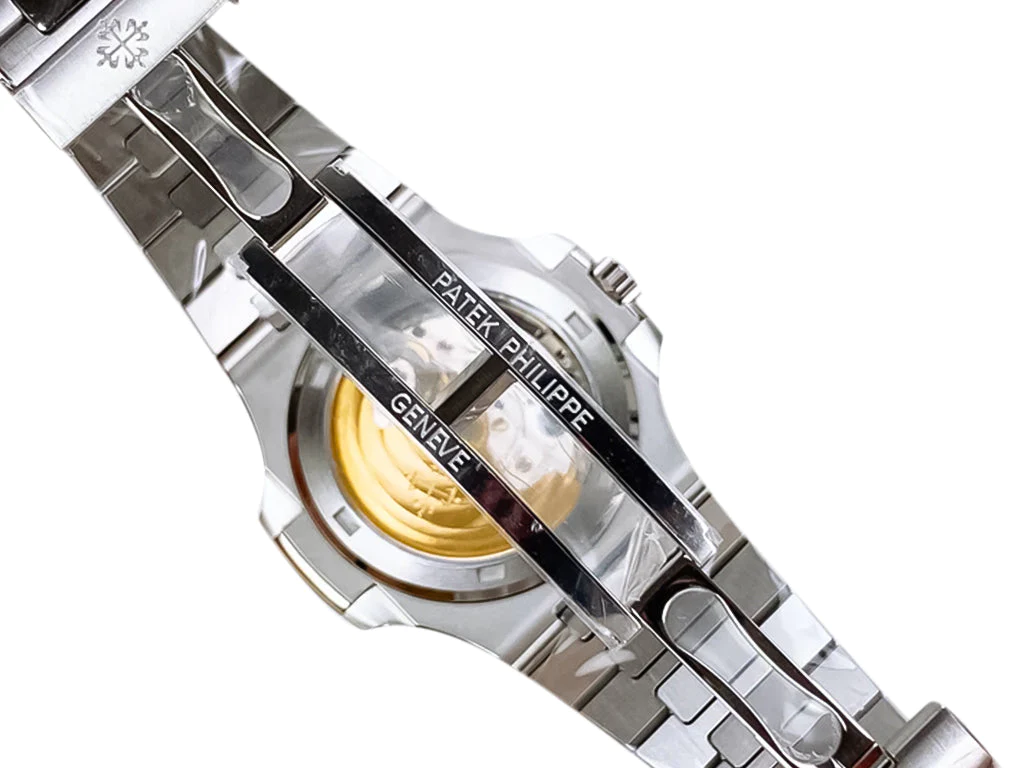 Nautilus Stainless Steel with Green Dial and Diamond Bezel (40mm)