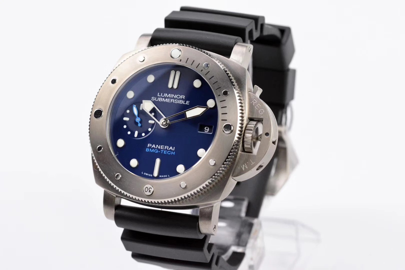 Luminor Submersible 47 3 Days Automatic BMG-Tech, Titanium Case with Blue Sunburst dial and black strap (47mm)