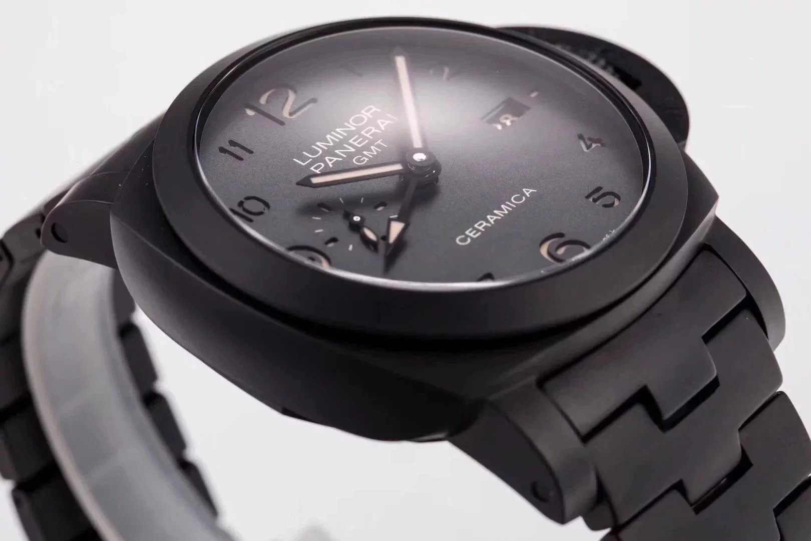 Luminor 1950 3 Days GMT Automatic Titanium and Ceramic Case with Black Dial (44mm)