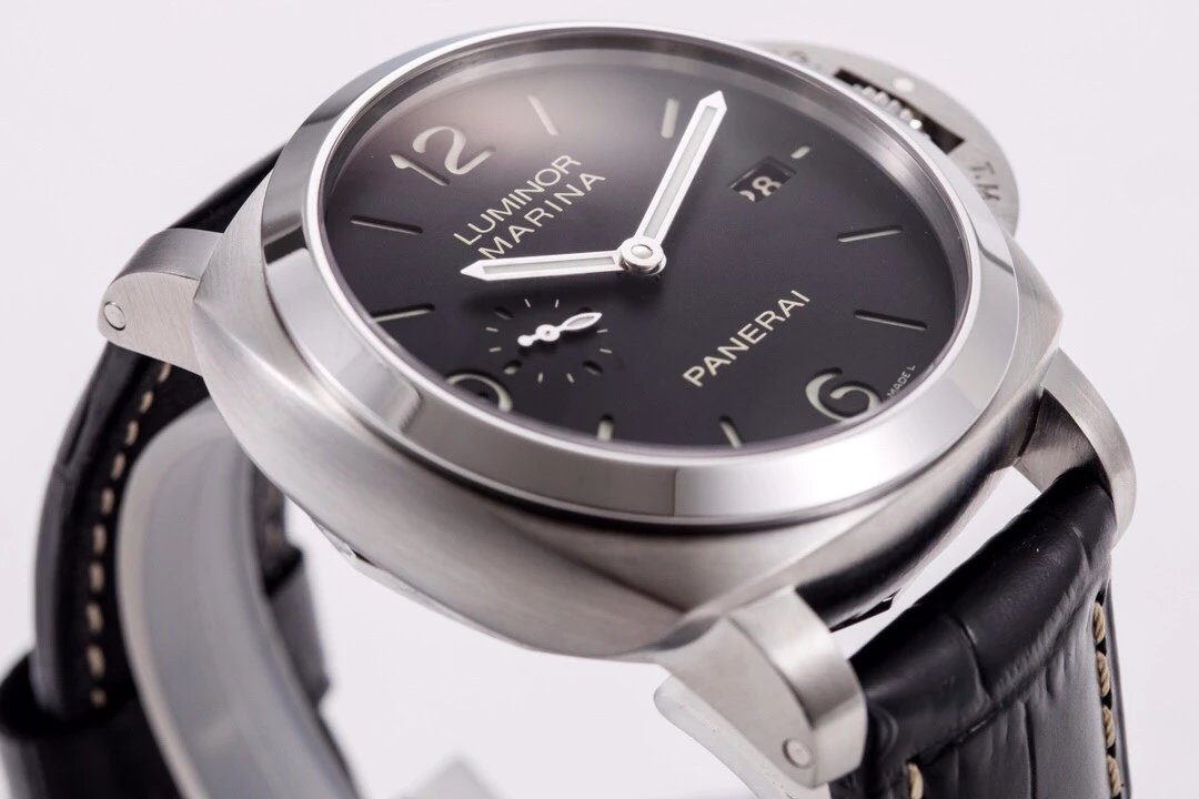 Luminor 1950 3 Days Automatic Stainless Steel with Black Dial and Black Leather Strap (44mm)