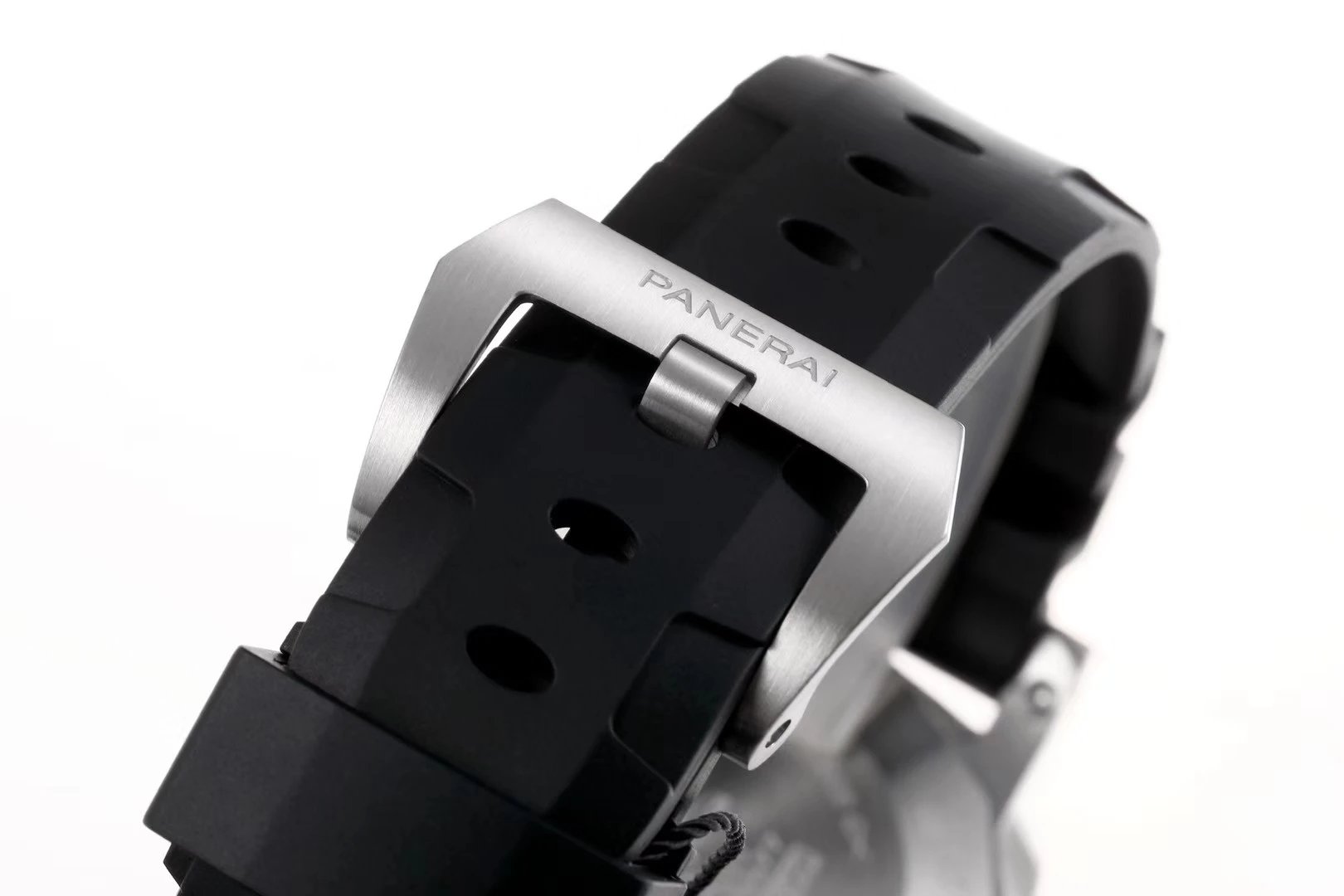 Luminor Submersible 42 3 Days Automatic Acciaio Stainless Steel Case with Black Ceramic bezel and black strap (42mm)