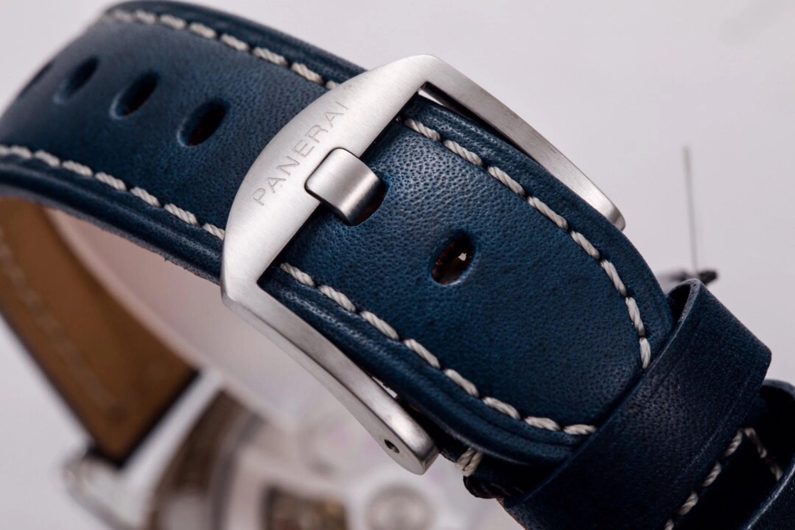 Luminor 1950 3 Days GMT Automatic Acciaio Boutique Blue Stainless Steel Case with Blue Sunburst dial and blue strap (42mm)