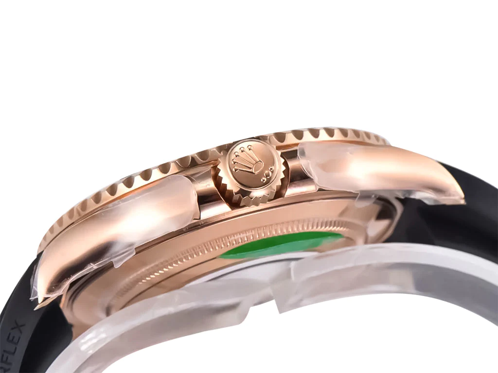 Yacht-Master Rose Gold on Oysterflex with Black Dial (40mm)