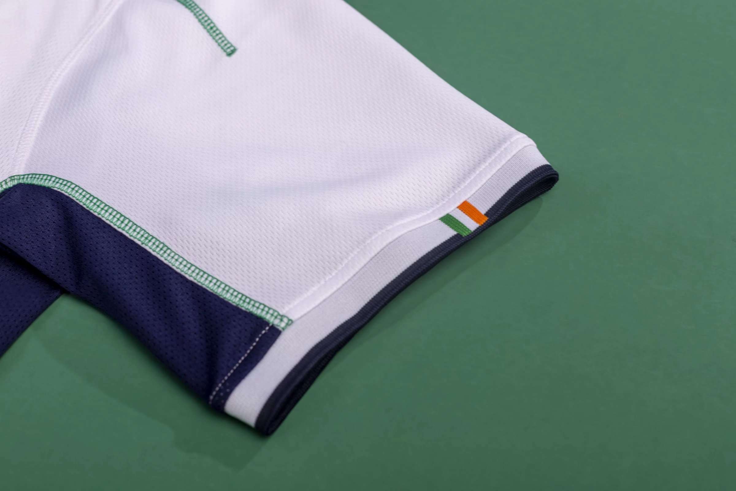 Keane #6 Retro Ireland Away Jersey 2002