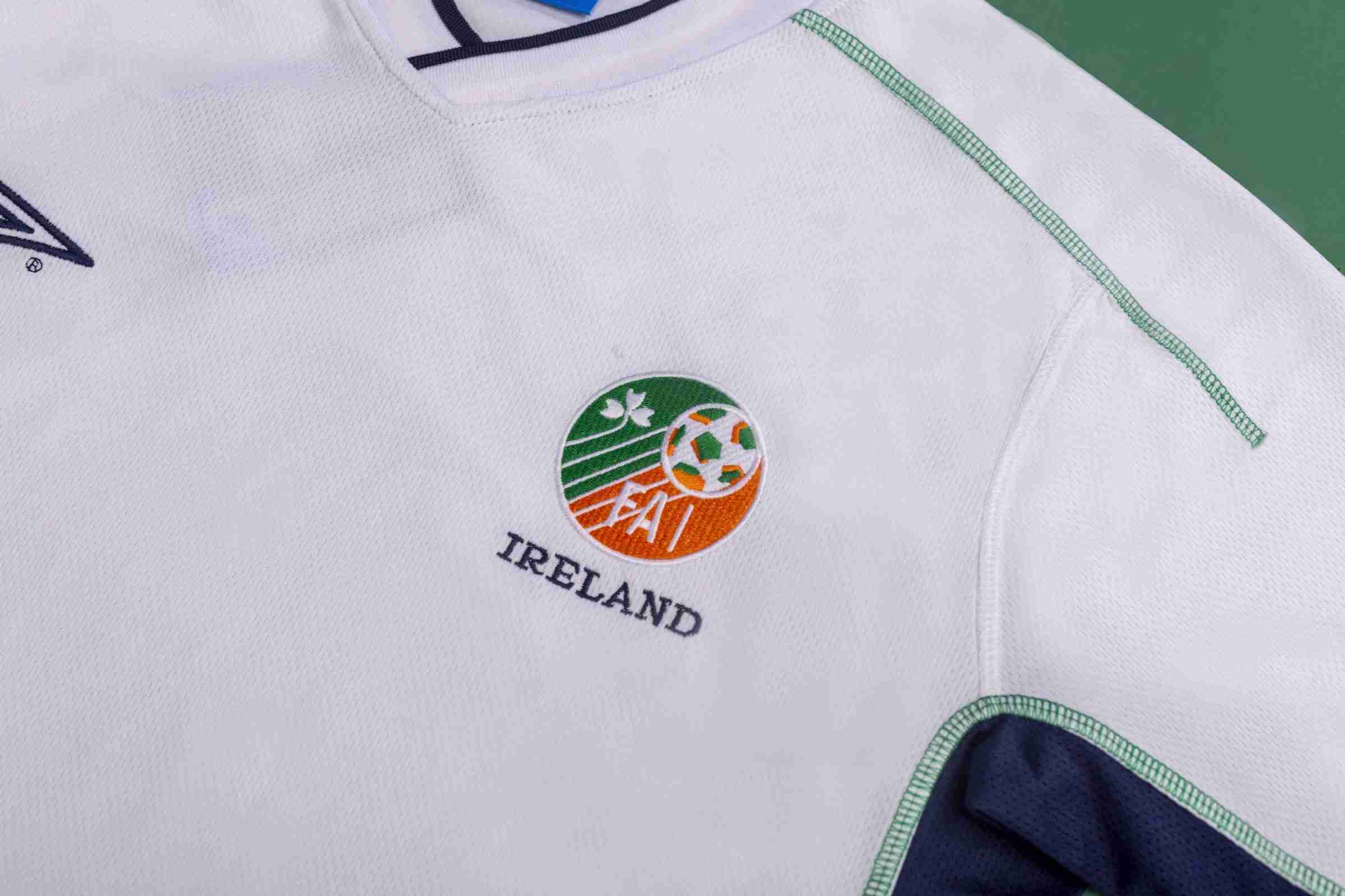 Keane #6 Retro Ireland Away Jersey 2002