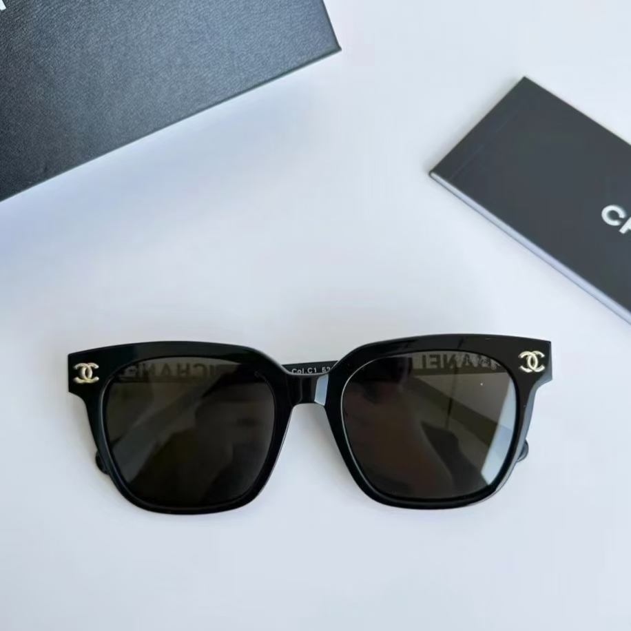 CHANEL-Square Frame Sunglasses