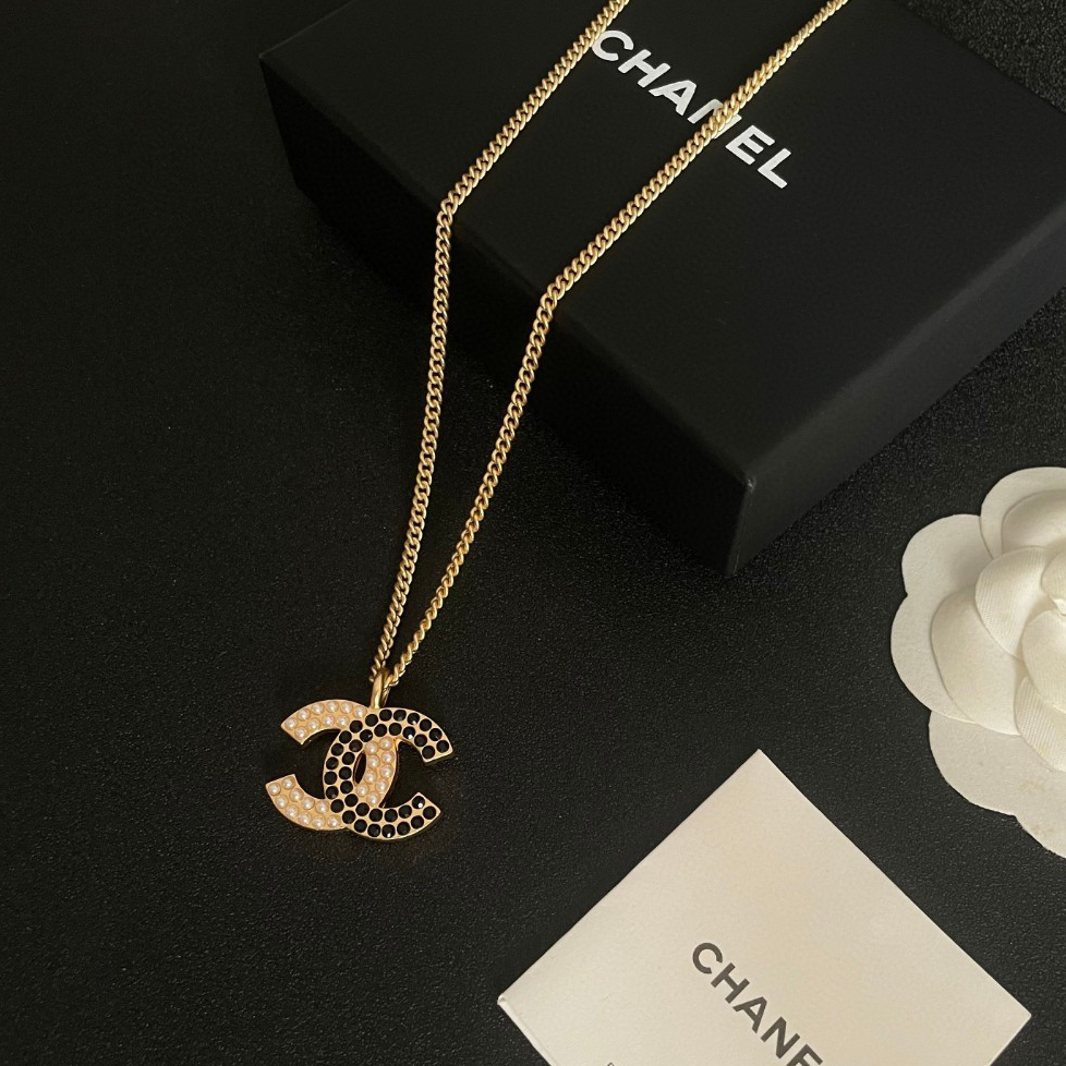 Chanel - Pearl Double C Color blocked Necklace