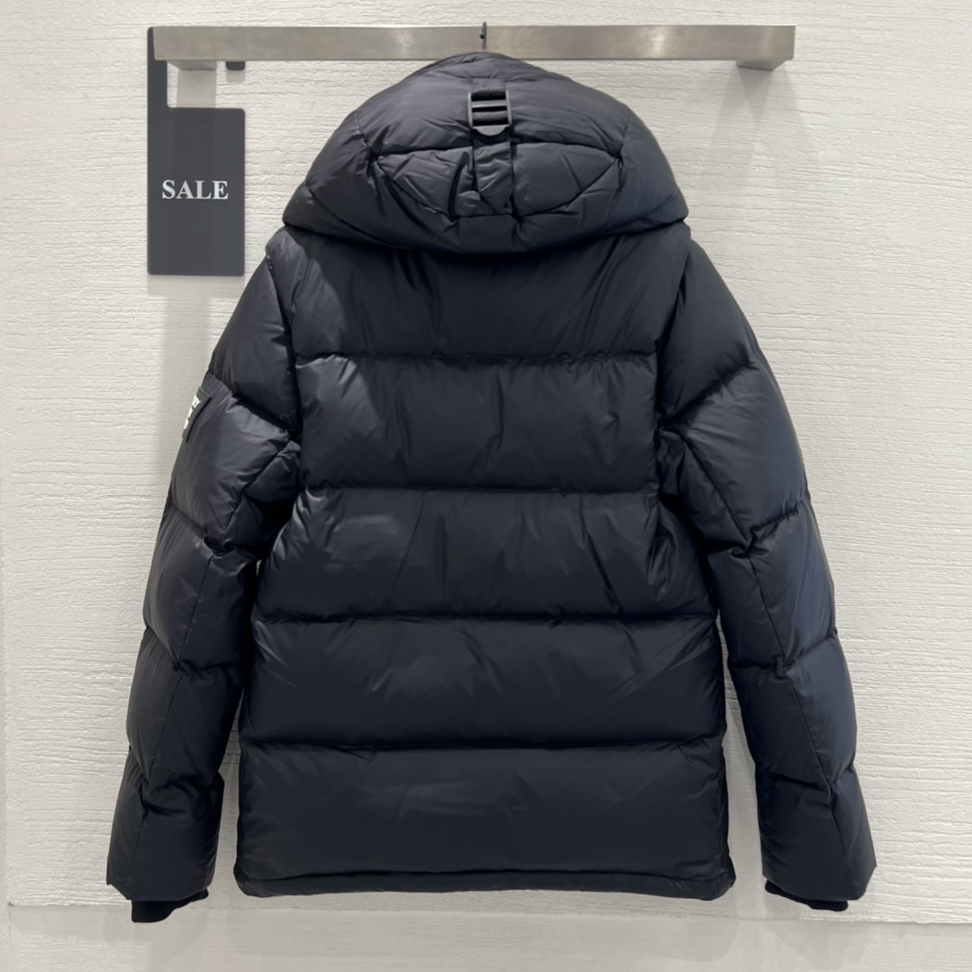Burberry - Long-sleeved Down Jacket with Detachable Sleeves