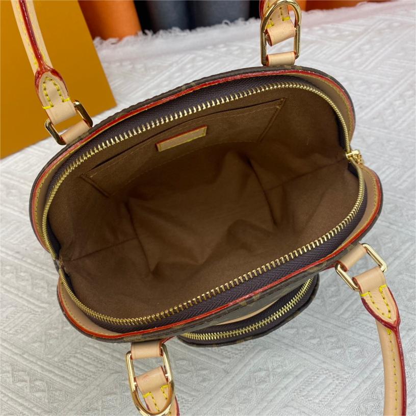 LV-Nicolas Ghesquière ellipse monogram