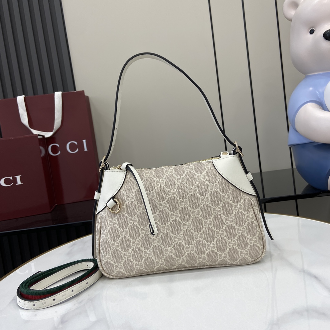 Gucci-Emblem series shoulder bag