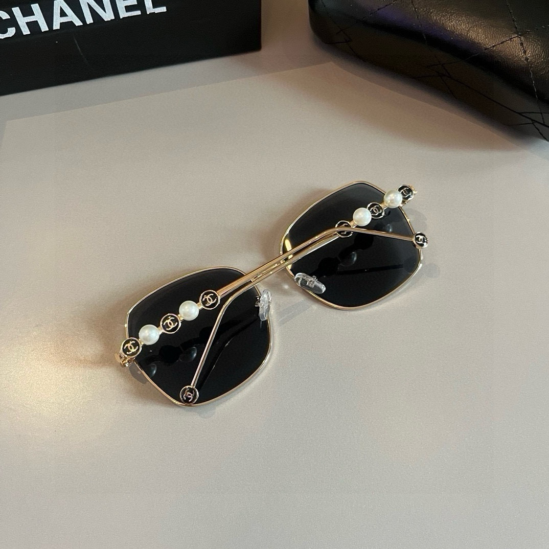 Chanel-Popular Pearl leg Sunglasses
