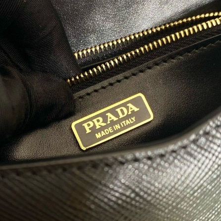 Prada-Chain Flip Shoulder Letter Package
