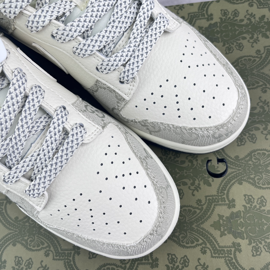 GUCCI-nk sb dunk low supreme