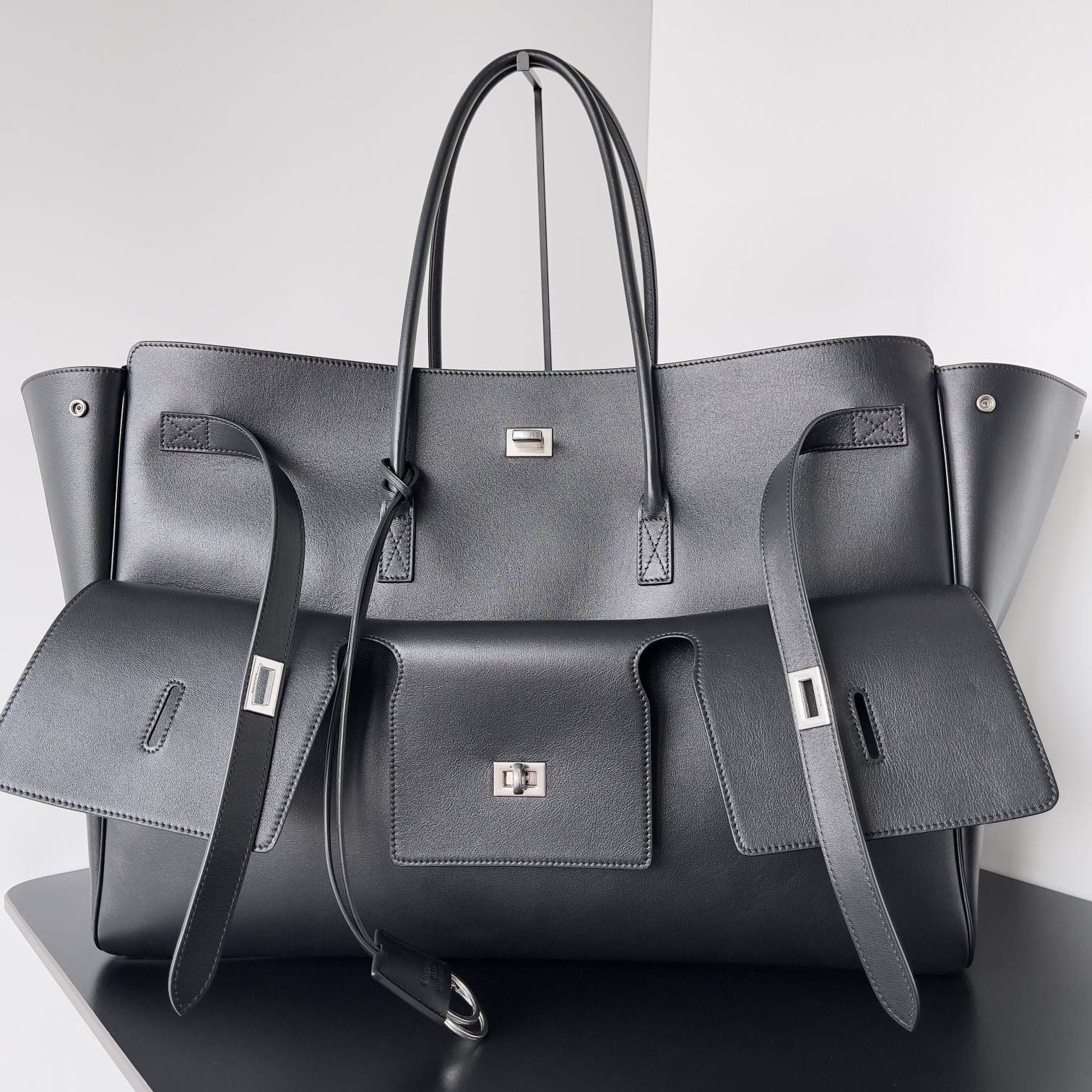 Balenciaga- BEL AIR Cowhide Leather Shoulder Crossbody Handbagndbag