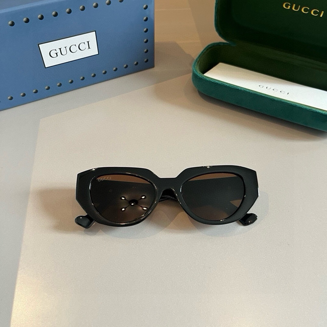Gucci-unisex large frame sunglasses