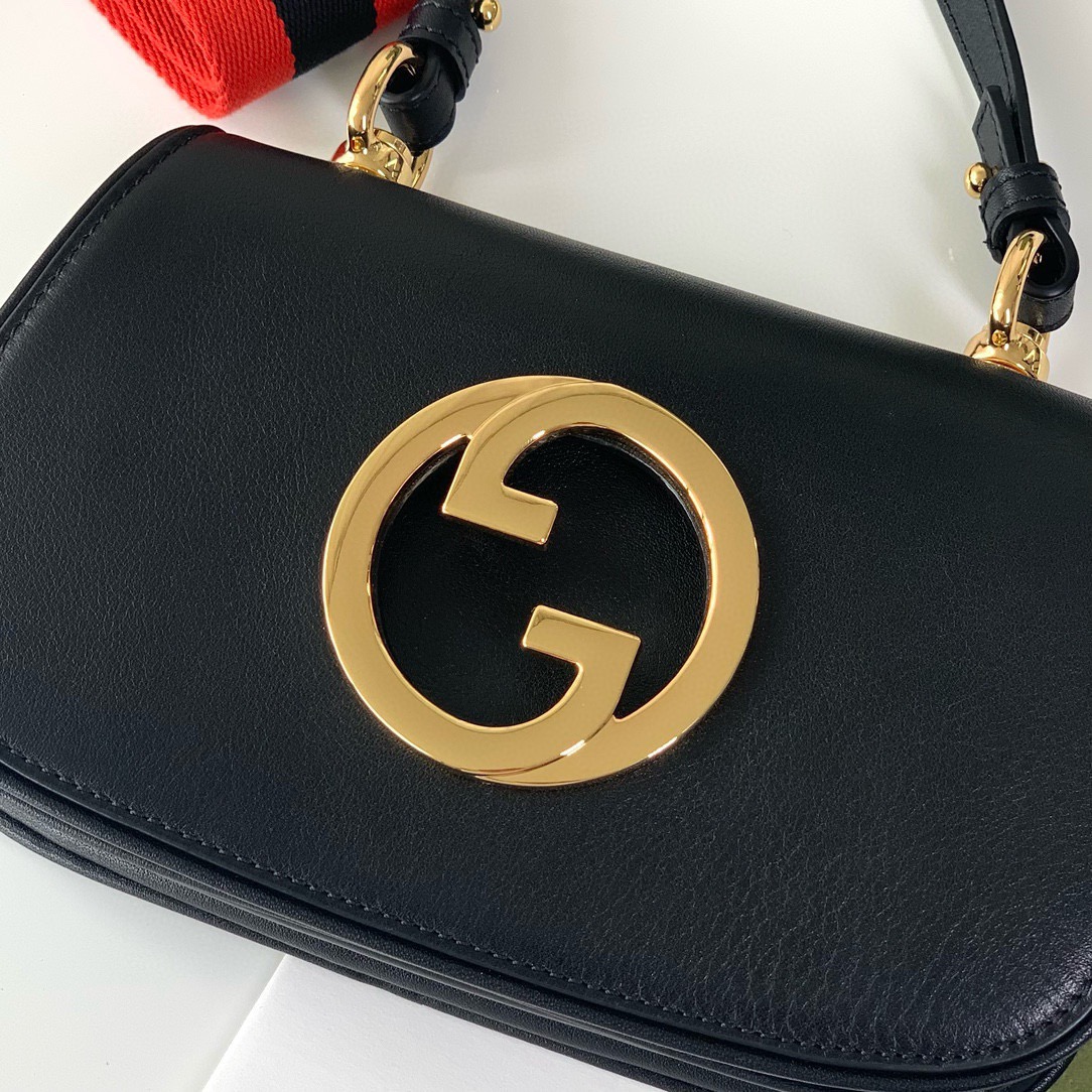 Gucci- Blondie series small handbag.
