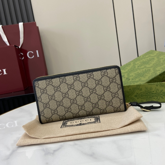 Gucci-Emblem Mini Wallet