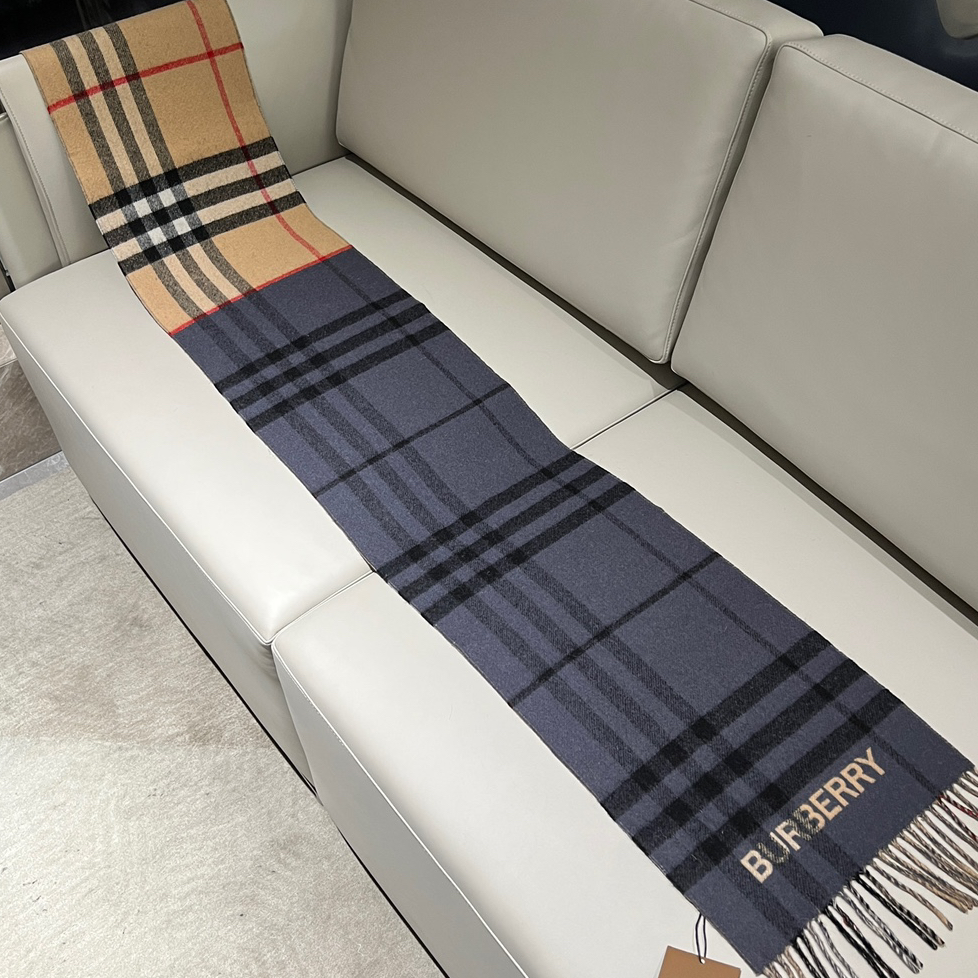 Burberry - Contrasting Check Wool Scarf