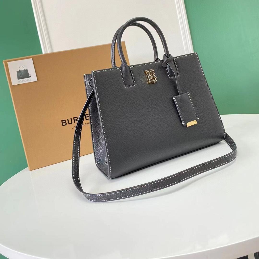 Burbuerry- tote