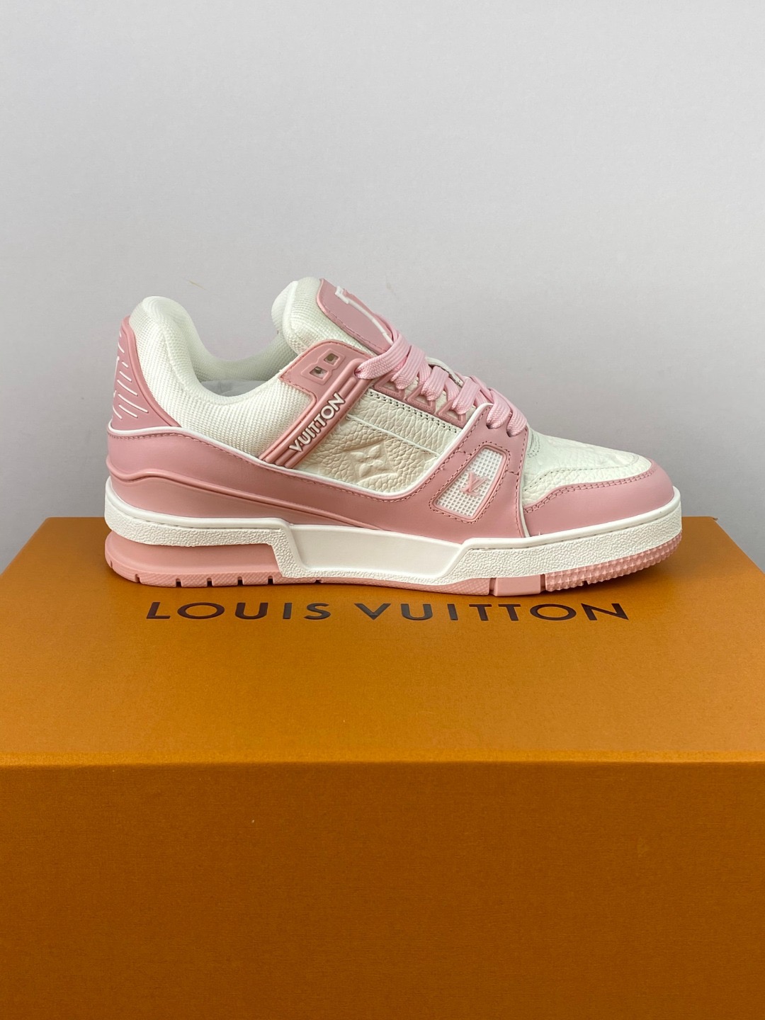 LOUIS VUITTON - LV Trainer Low White&Pink Woman Shoes