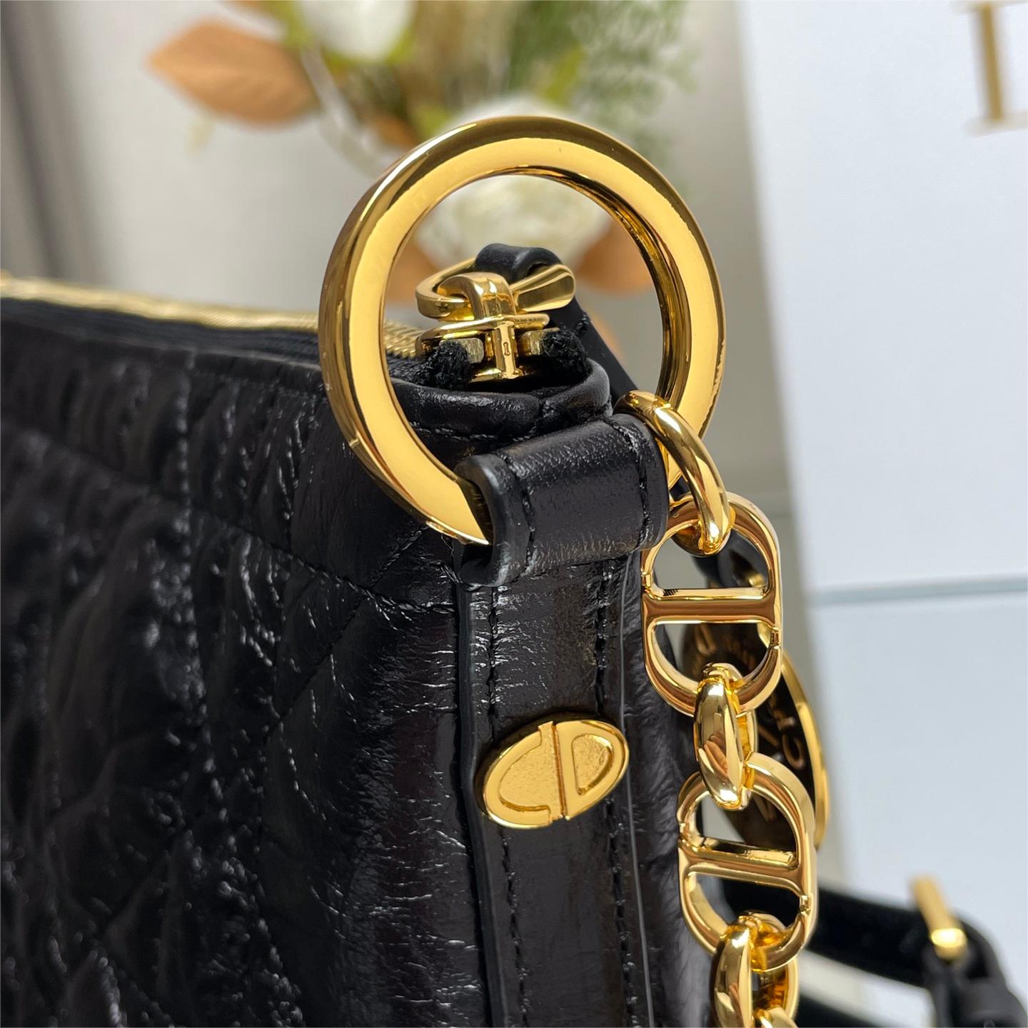 Dior-Hobo chain handbag in black pleated cowhide leather