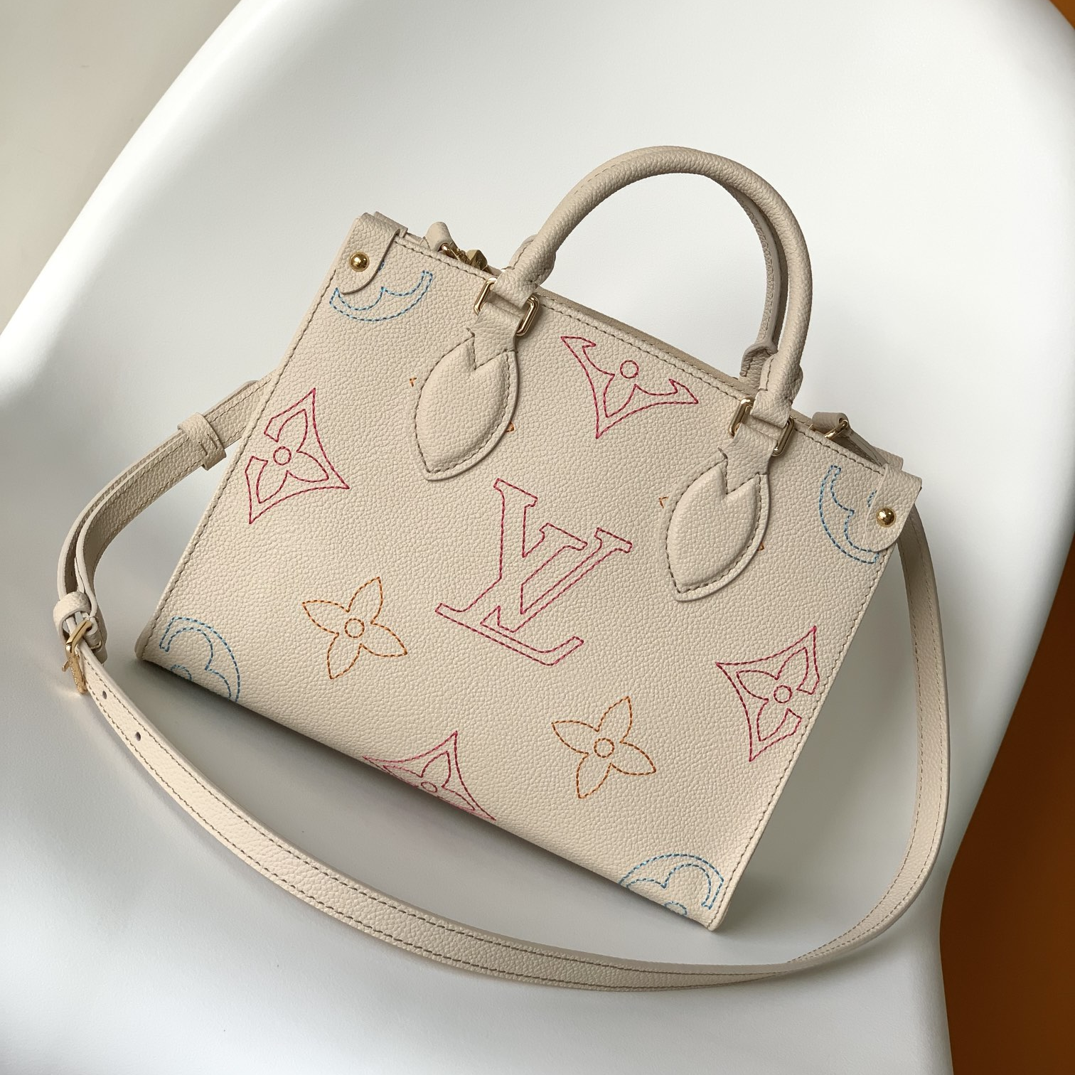 LV - ONTHEGO Soft Grained Cow Leather Tote Bag Shopping Bag Handbag