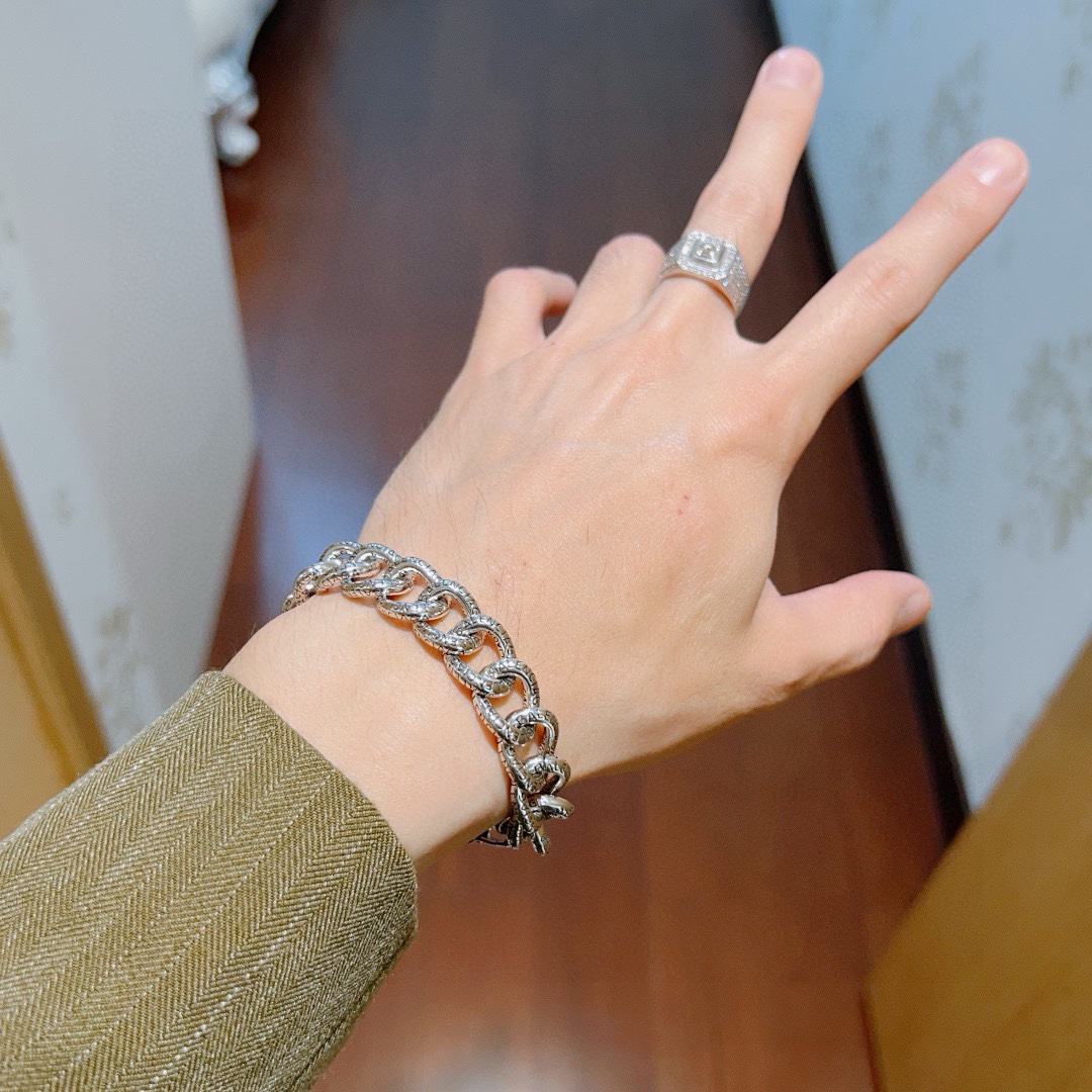 Balenciaga-bracelets