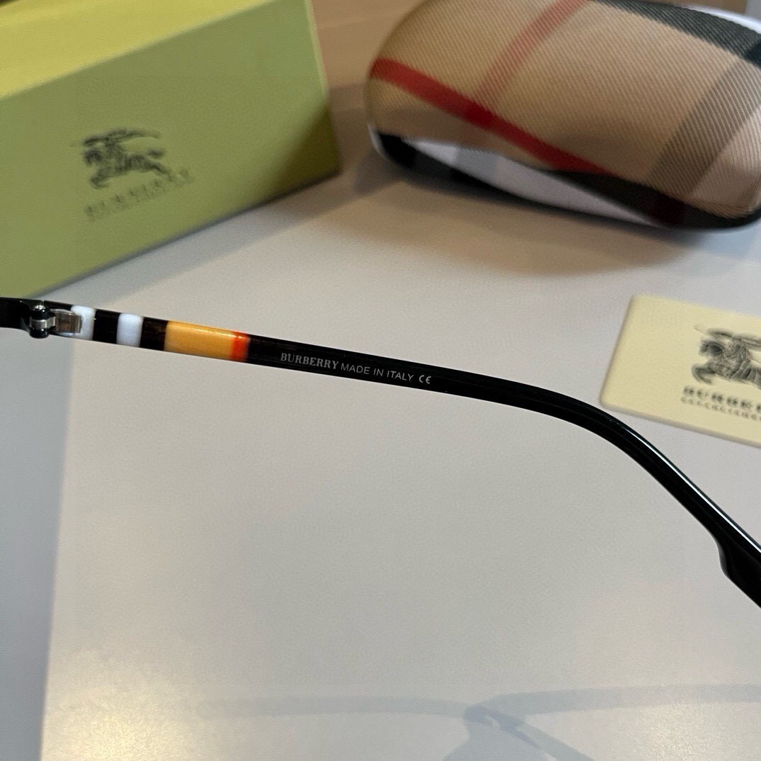 Burberry-New one-piece driving mirror sunglasses