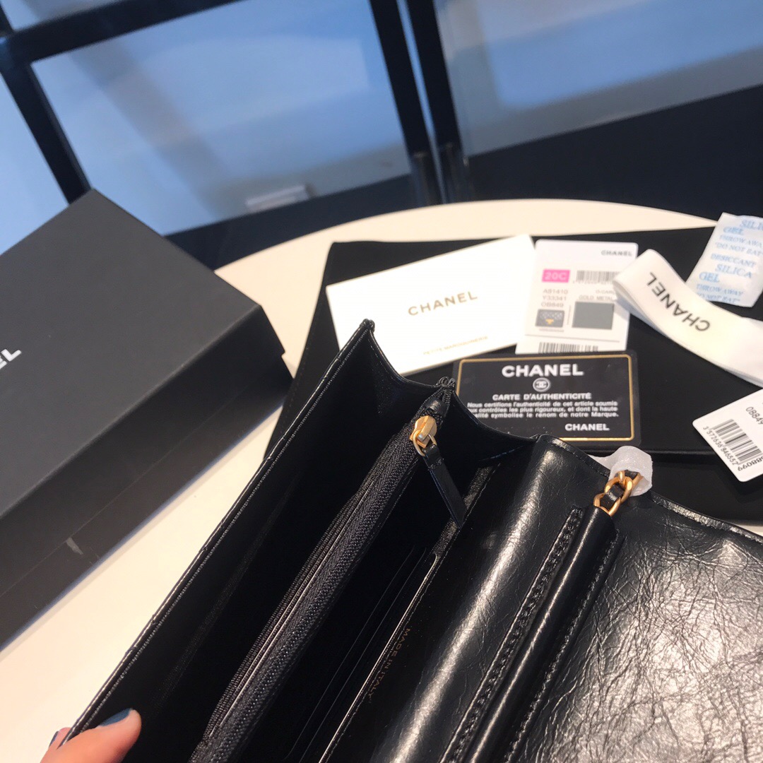 Chanel-wallet on chain-oil-waxed leather