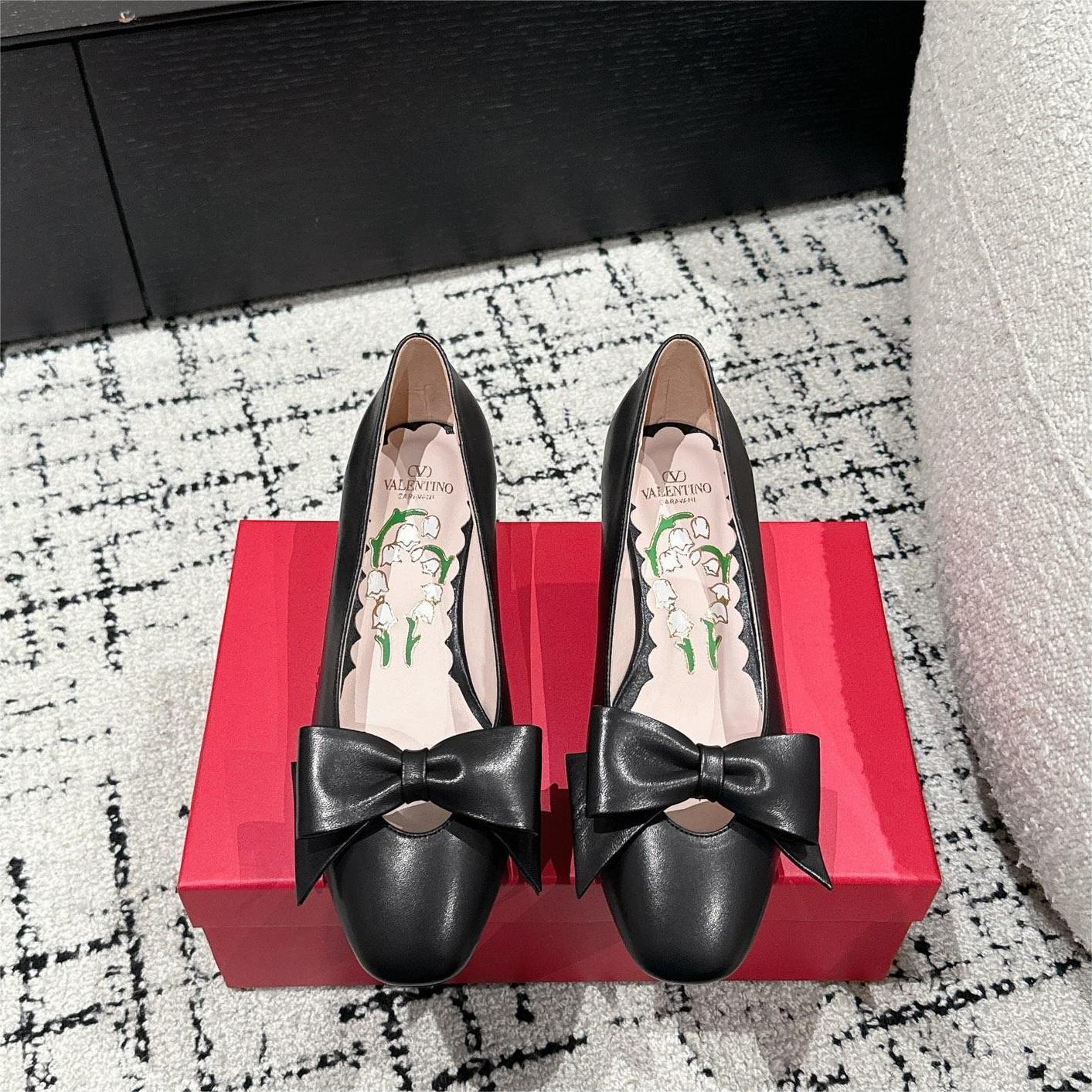 valentino-Early spring three-dimensional hollow bow block heels shoes