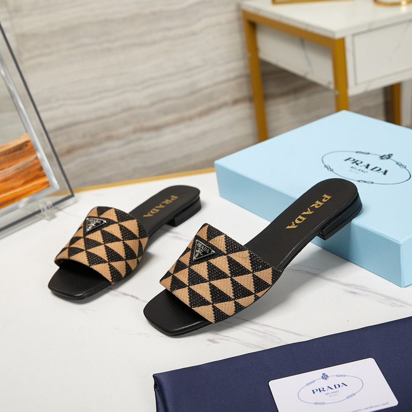 Prada-Sheepskin Electric Embroidery Cooler