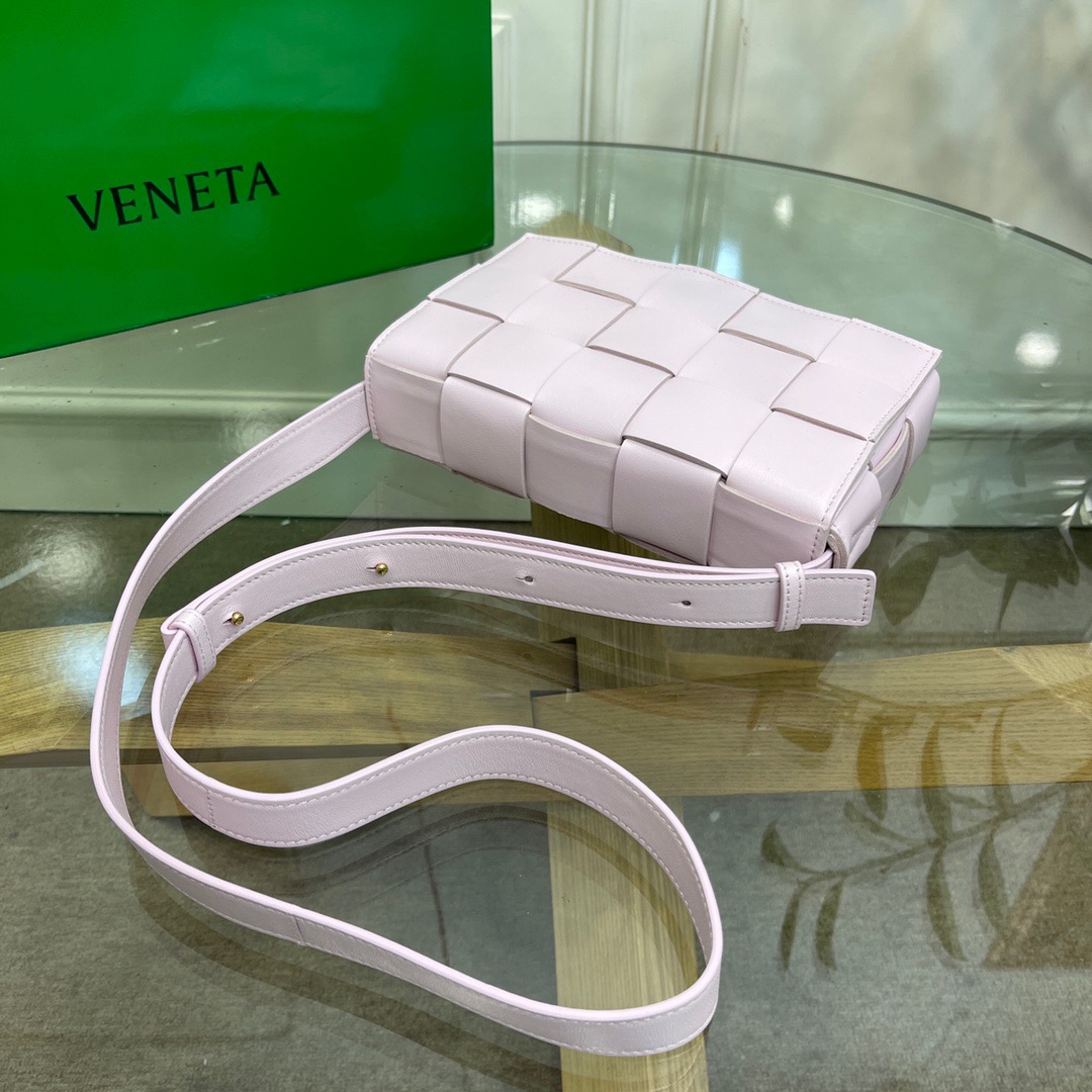 BV-Cassette woven crossbody bag