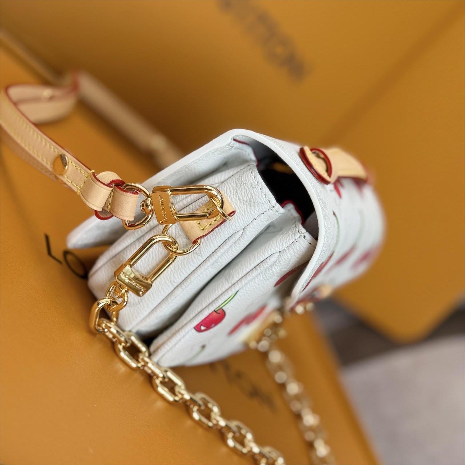 LV-Pochette Métis East West Cherry bag