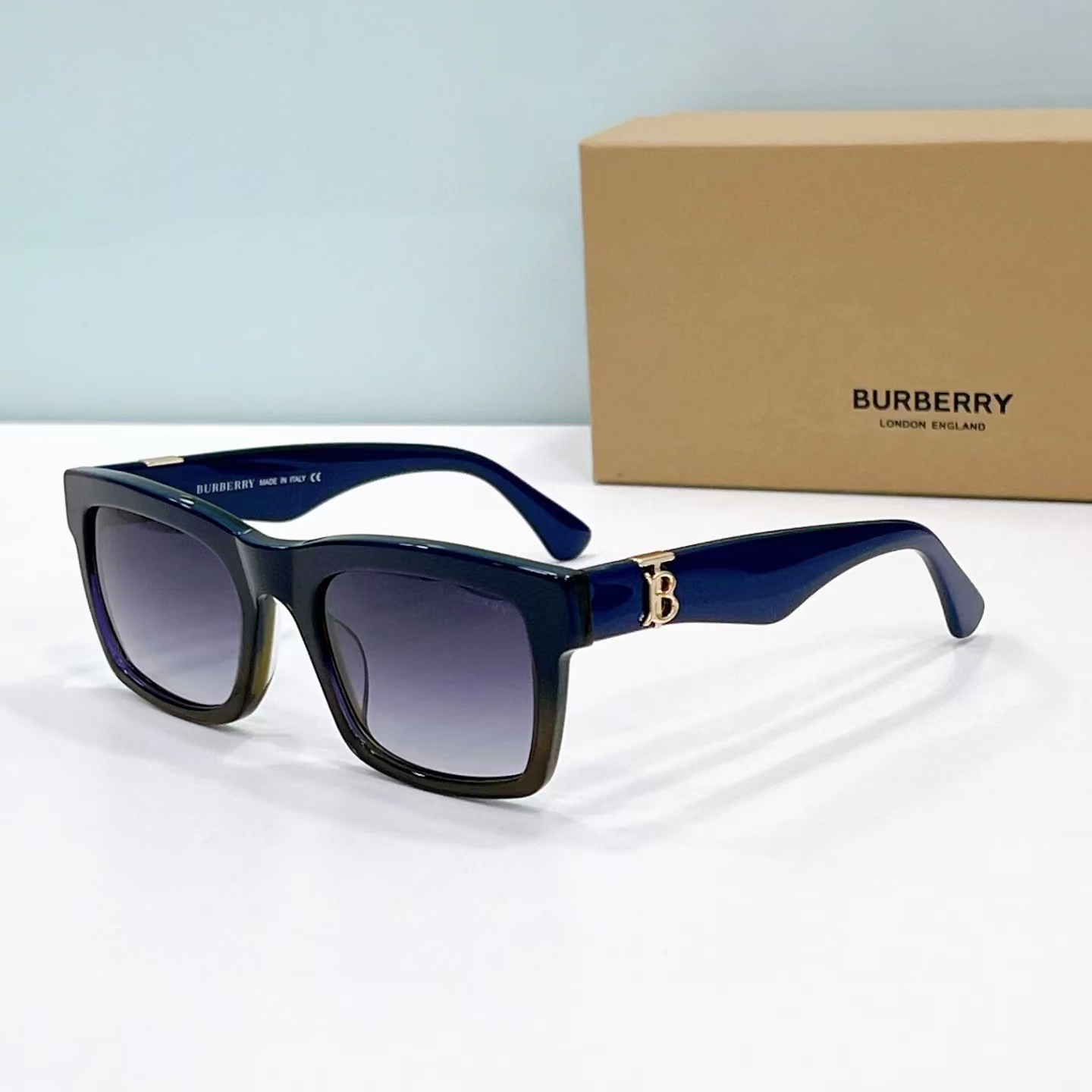 BURBERRY - Box Sunglasses