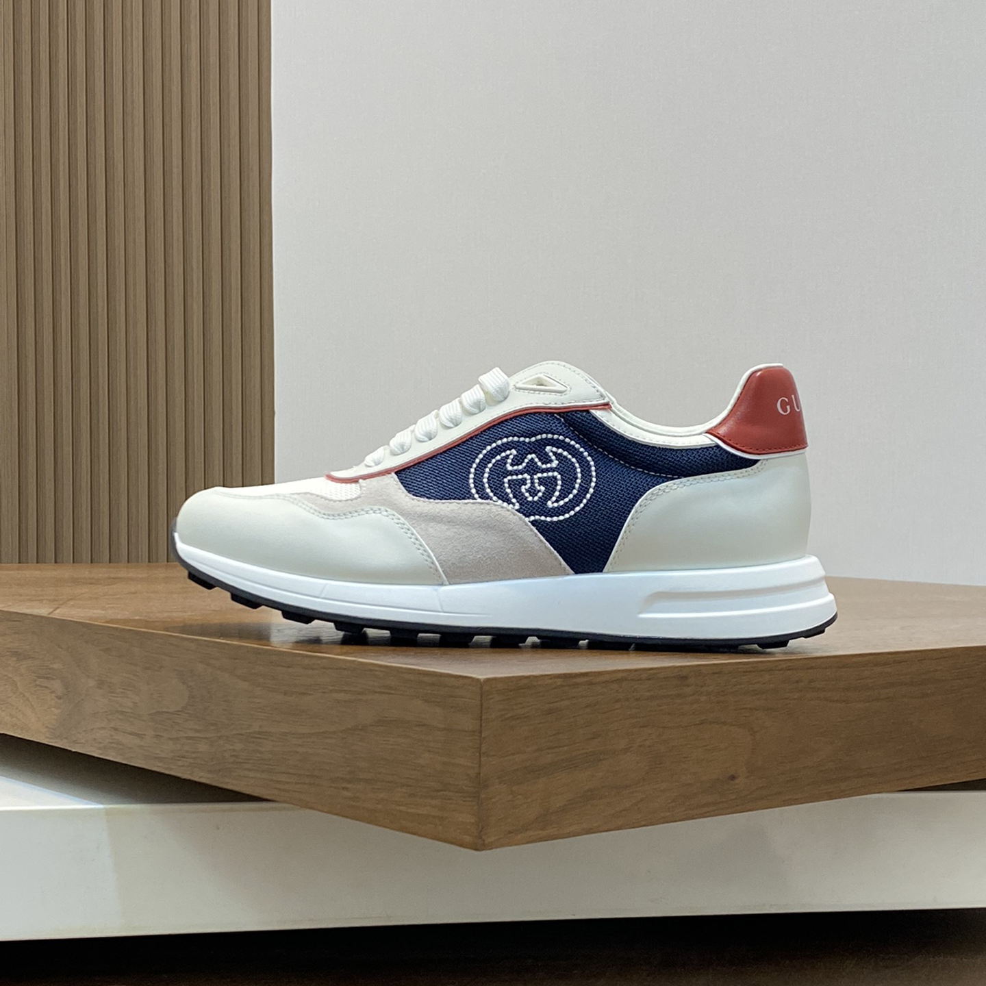 GUCCI - Cowhide Sneakers