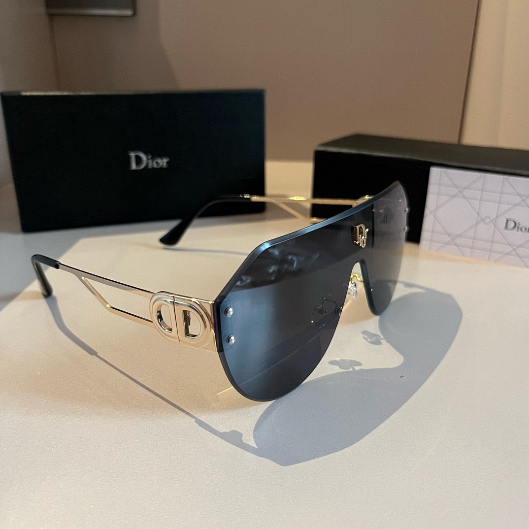 Dior-lightweight and versatile women's sunglasses