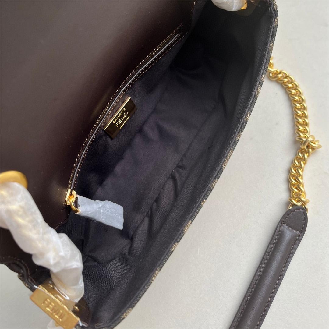FENDI-Iconic Baguette Medium Chain Handbag, Jacquard Fabric Material