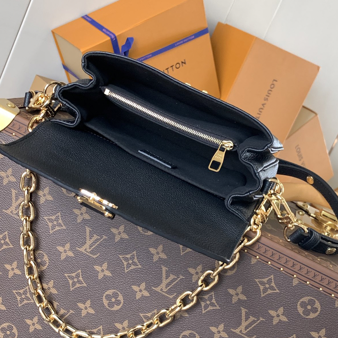 LV - Pochette Metis East - West Embossed Soft Grain Leather Handbag Crossbody Shoulder Bag