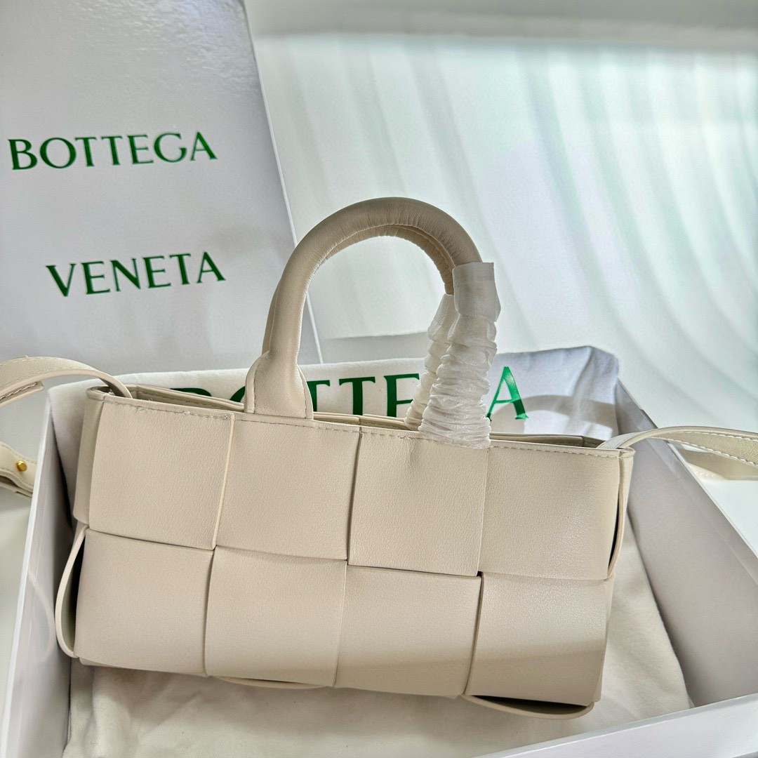 BV-Mini East West Arco Tote