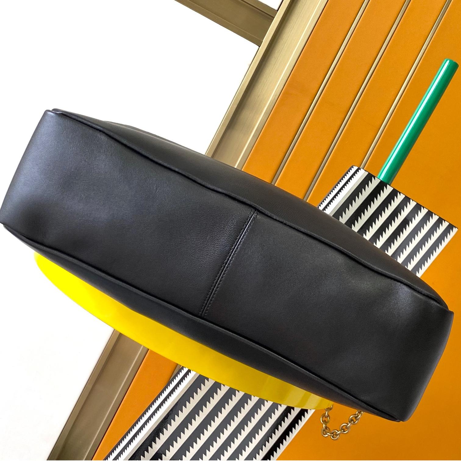 YSL-Jamie 4.3 Large Pochon Sheepskin Lucky Bag Water Bucket Bag