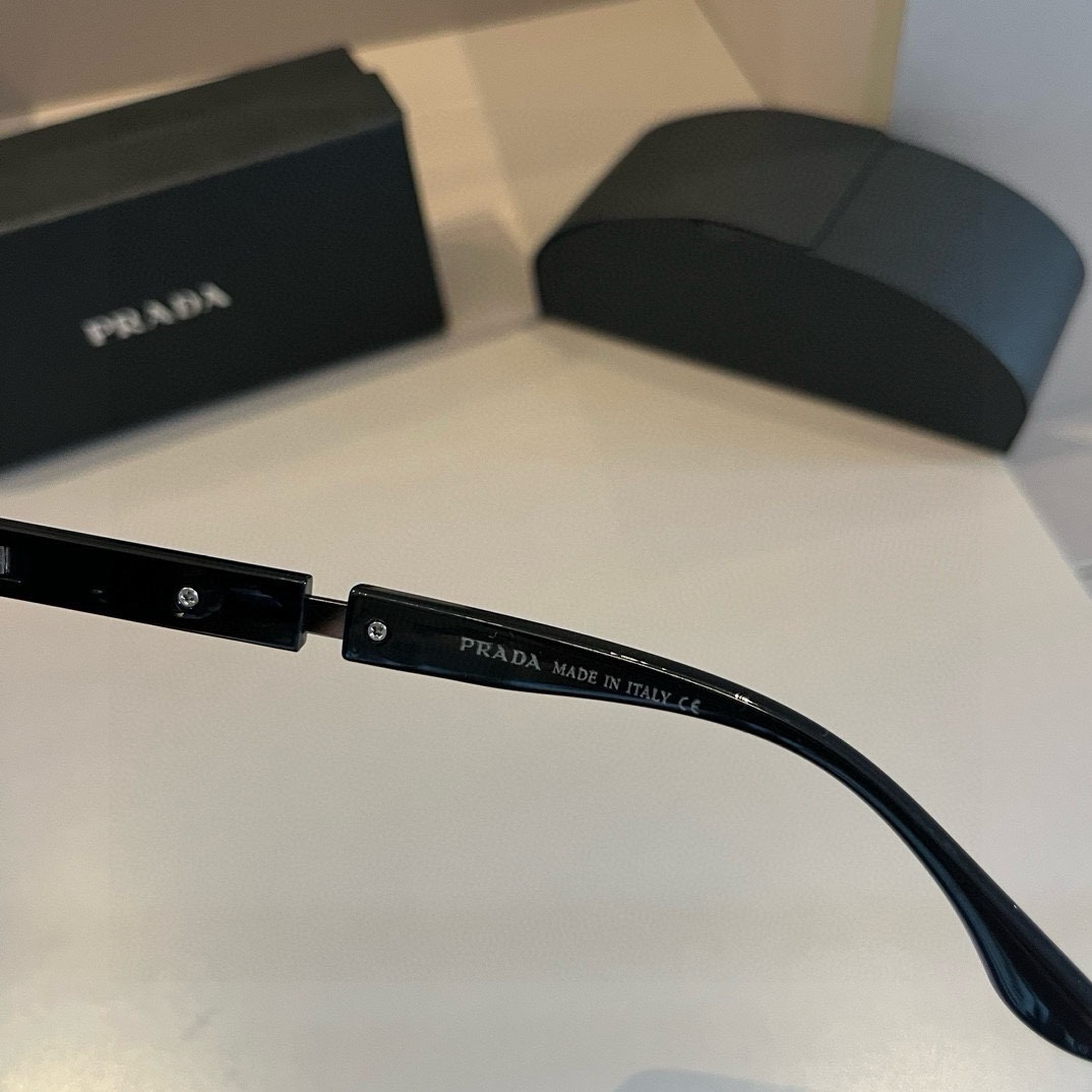 Prada-Cool Box Sunglasses