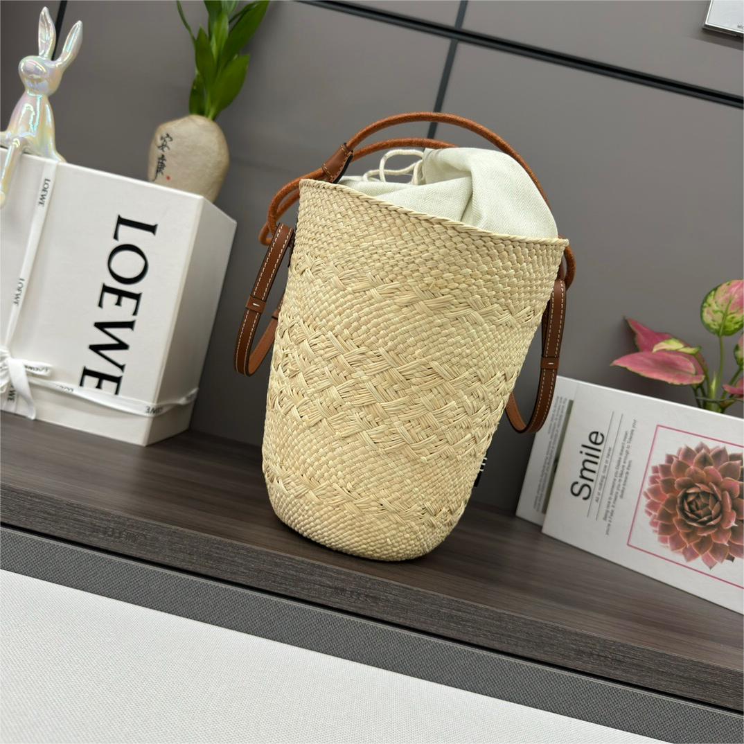 LOEWE-anagram basket