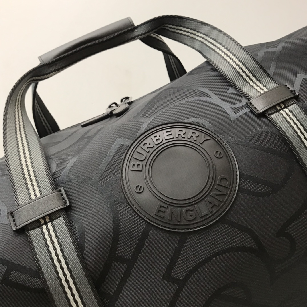Burberry-Travel bag made of nylon waterproof material
