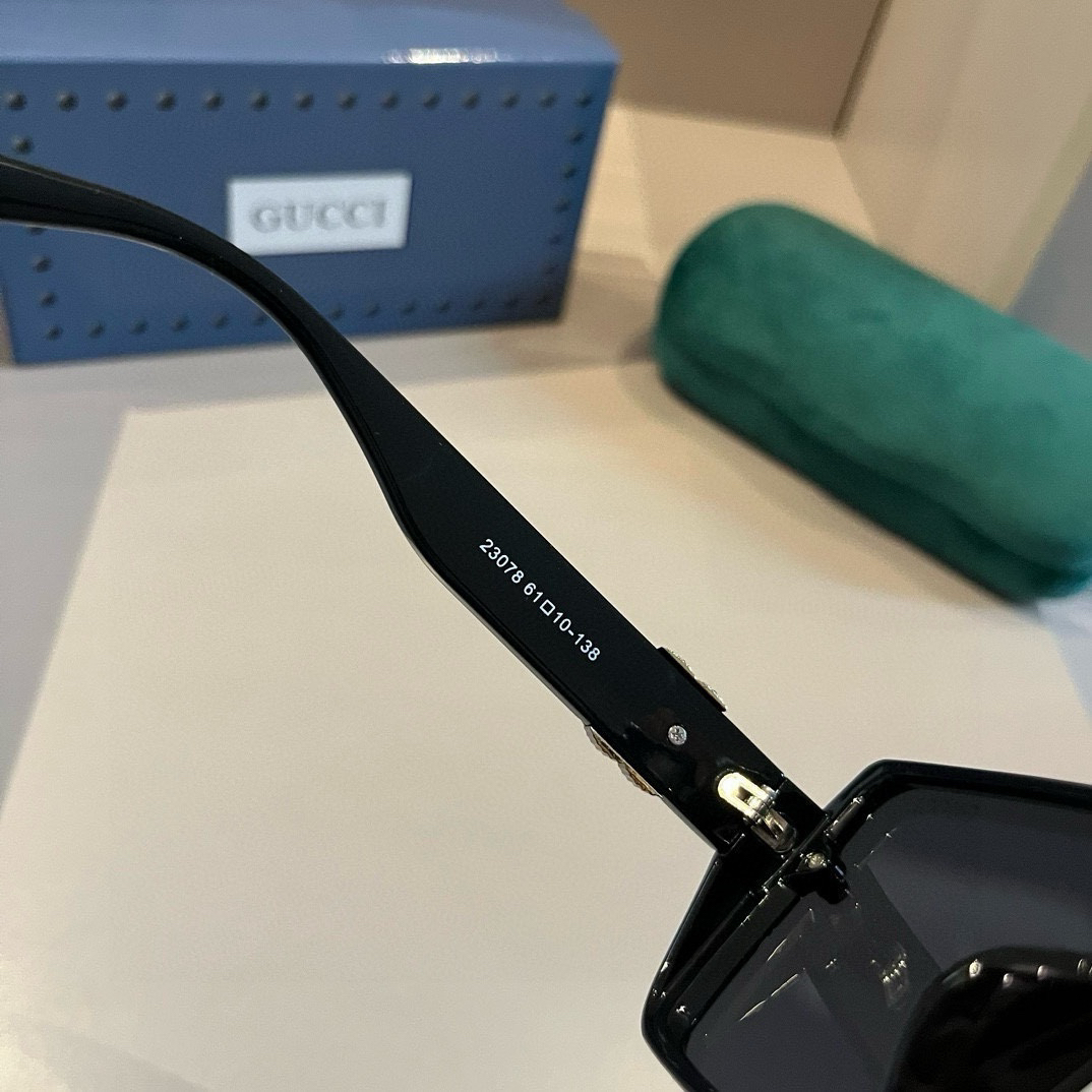 Gucci-Unisex Large Frame Sunglasses