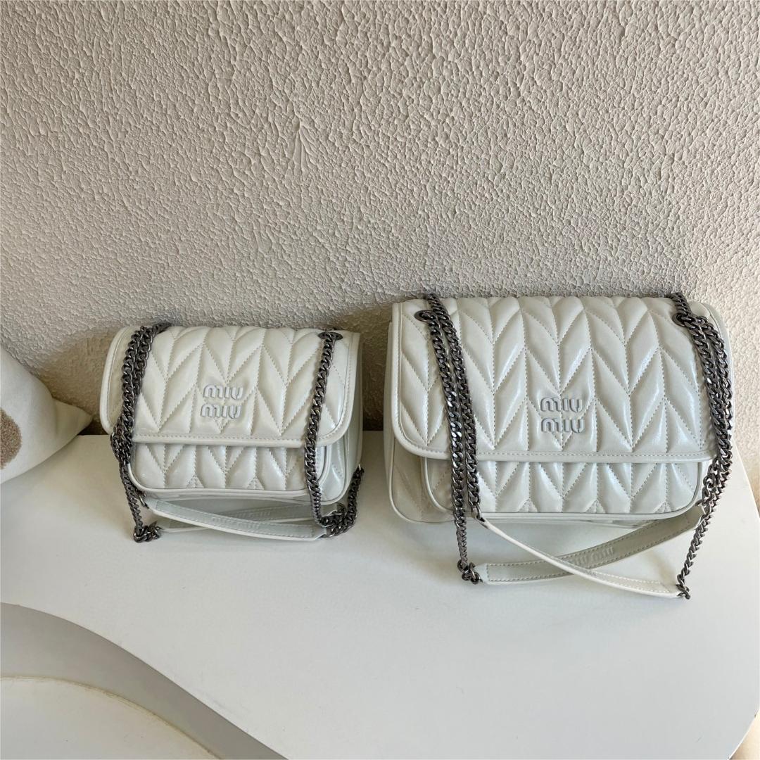 MIU MIU- Wrinkled mailman bag