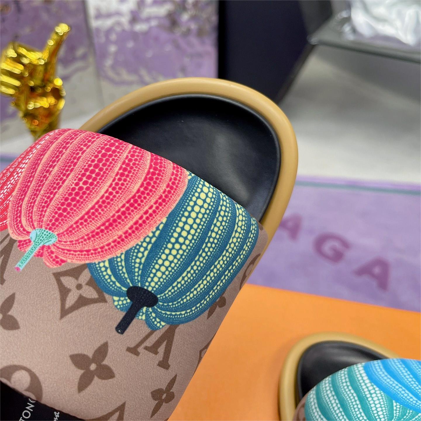 LV-Embossed slippers