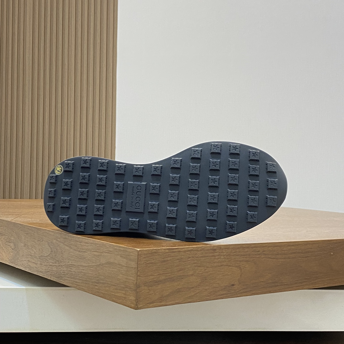 GUCCI - Cowhide Sneakers