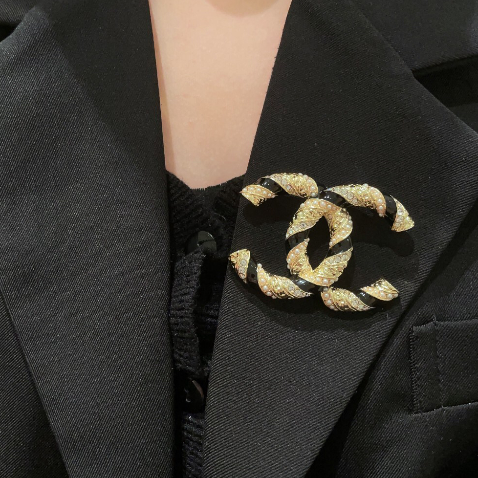 Chanel - Brooch